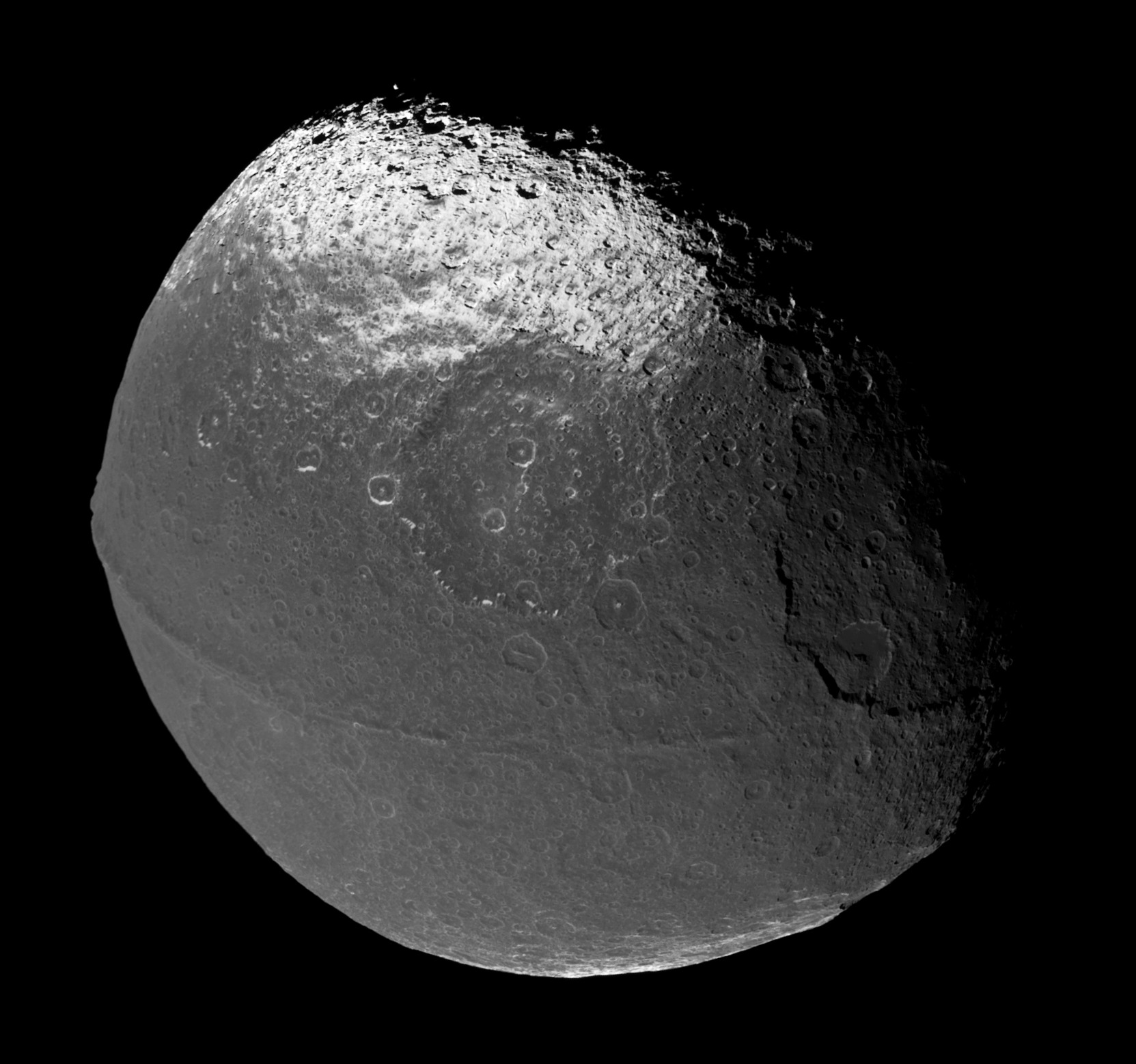 Mosaic image of Iapetus taken by Cassini, 2004
